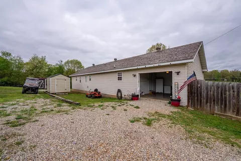 Exterior - 414 Carpenter Rd, Thayer, MO 65791 photo 4 of 10