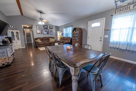 Dining - 414 Carpenter Rd, Thayer, MO 65791 photo 1 of 1
