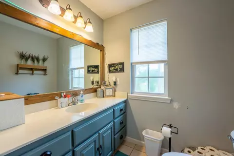 Bath - 414 Carpenter Rd, Thayer, MO 65791 photo 6 of 6