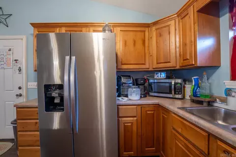 Kitchen - 414 Carpenter Rd, Thayer, MO 65791 photo 2 of 2