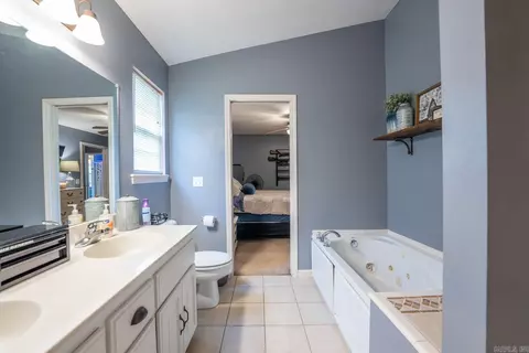 Bath - 414 Carpenter Rd, Thayer, MO 65791 photo 4 of 6