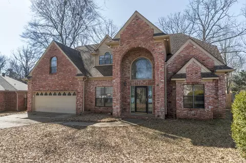 8 Edgewater Cv, Maumelle, AR 72113