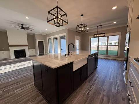 Kitchen - 1850 Pecan Creek Dr, Conway, AR 72034 photo 2 of 4