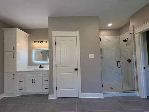 Bath - 1850 Pecan Creek Dr, Conway, AR 72034 photo 3 of 6