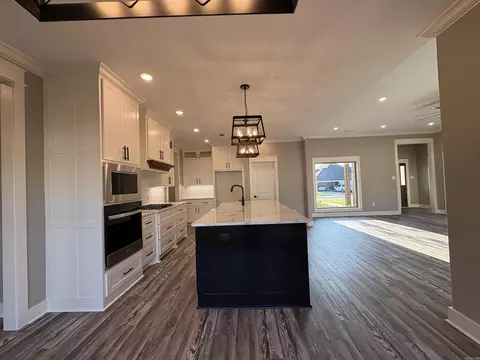 Kitchen - 1850 Pecan Creek Dr, Conway, AR 72034 photo 3 of 4