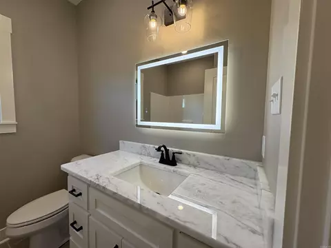 Bath - 1850 Pecan Creek Dr, Conway, AR 72034 photo 6 of 6