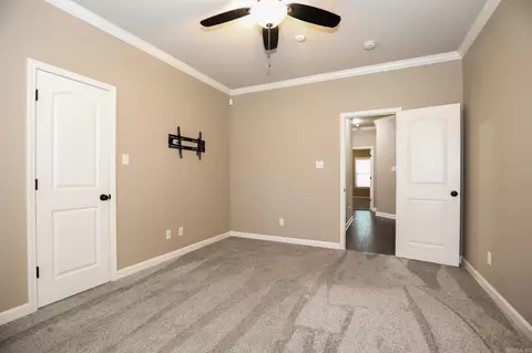 Bedroom - 6009 Hardin Dr, Bryant, AR 72022 photo 8 of 11