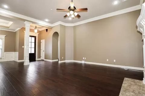 Living - 6009 Hardin Dr, Bryant, AR 72022 photo 3 of 4