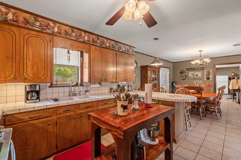 Kitchen - 9 Hensley Dr, Damascus, AR 72039 photo 3 of 3