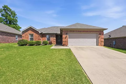 312 Sandlewood Dr, Benton, AR 72015