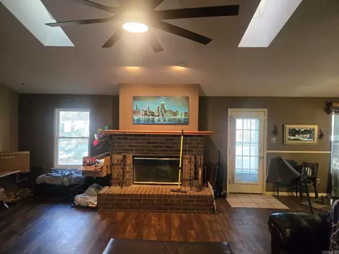 Living - 909 S Shobe Rd, Bryant, AR 72022 photo 2 of 3