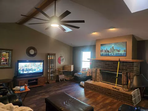 Living - 909 S Shobe Rd, Bryant, AR 72022 photo 1 of 3