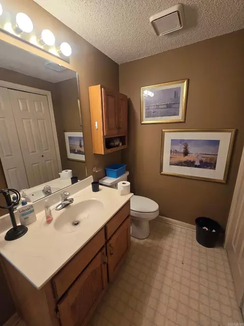 Bath - 909 S Shobe Rd, Bryant, AR 72022 photo 5 of 6