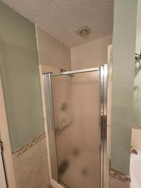 Bath - 909 S Shobe Rd, Bryant, AR 72022 photo 1 of 6