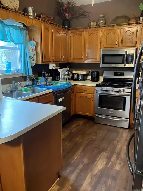 Kitchen - 909 S Shobe Rd, Bryant, AR 72022 photo 3 of 3