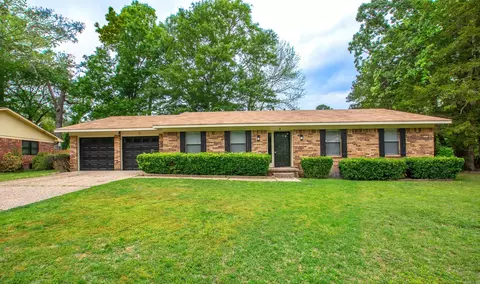 8 Orange Blossom Cir, Little Rock, AR 72210