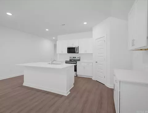 Kitchen - 44 Wolfsbridge Loop, Cabot, AR 72023 photo 1 of 2