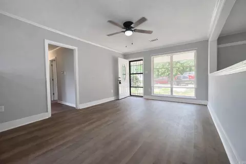 Living - 903 Belmont Dr, Pine Bluff, AR 71601 photo 2 of 7