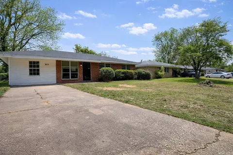 Exterior - 903 Belmont Dr, Pine Bluff, AR 71601 photo 2 of 4