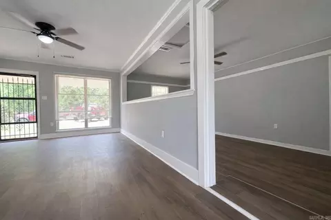 Living - 903 Belmont Dr, Pine Bluff, AR 71601 photo 4 of 7