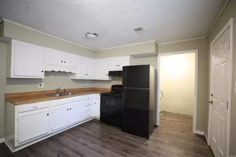 Kitchen - 717721 Ellis Ave, Trumann, AR 72472 photo 1 of 2