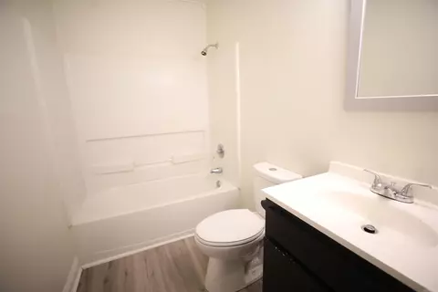 Bath - 717721 Ellis Ave, Trumann, AR 72472 photo 3 of 3