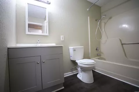 Bath - 717721 Ellis Ave, Trumann, AR 72472 photo 2 of 3