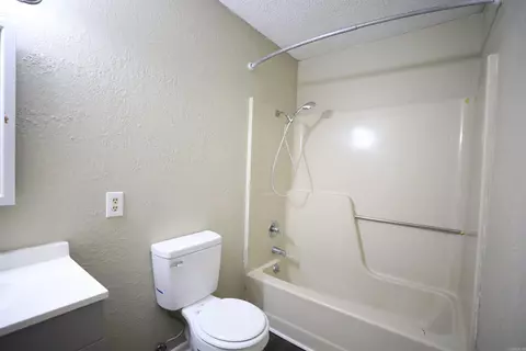 Bath - 717721 Ellis Ave, Trumann, AR 72472 photo 1 of 3