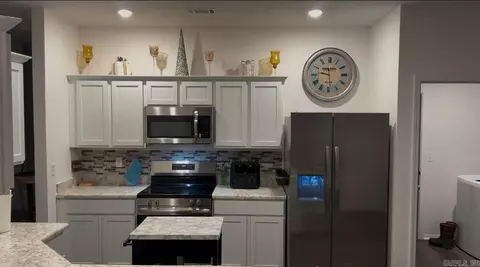 Kitchen - 6041 Croft Ave, Benton, AR 72019 photo 1 of 1