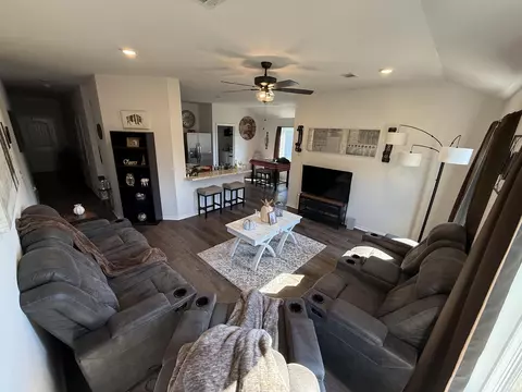 Living - 6041 Croft Ave, Benton, AR 72019 photo 2 of 2