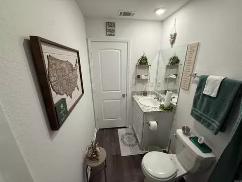 Bath - 6041 Croft Ave, Benton, AR 72019 photo 2 of 3