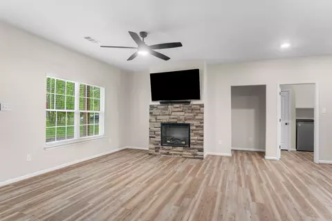 Living - 2153 Seaton Rd, Ward, AR 72176 photo 2 of 2
