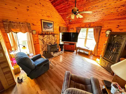 Living - 185 Sugar Hl, Mountain View, AR 72560 photo 1 of 2
