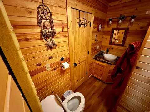 Bath - 185 Sugar Hl, Mountain View, AR 72560 photo 1 of 4