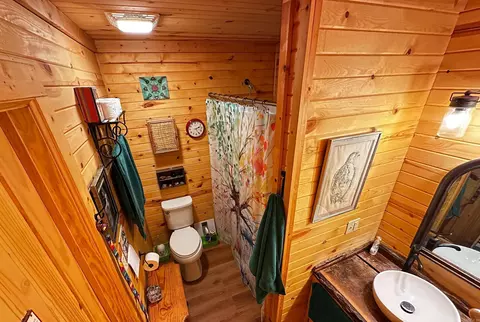 Bath - 185 Sugar Hl, Mountain View, AR 72560 photo 3 of 4