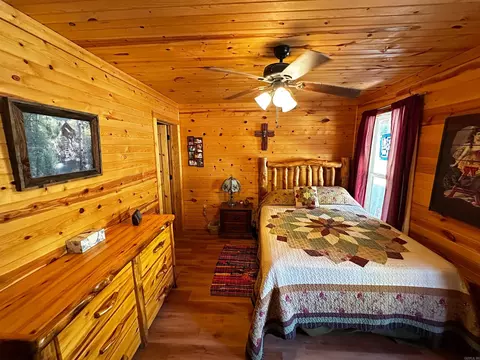 Bedroom - 185 Sugar Hl, Mountain View, AR 72560 photo 2 of 2