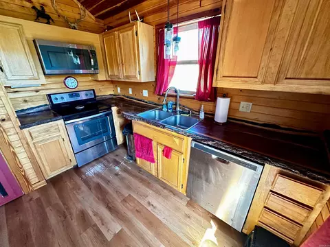 Kitchen - 185 Sugar Hl, Mountain View, AR 72560 photo 2 of 2
