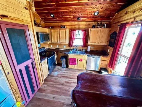 Kitchen - 185 Sugar Hl, Mountain View, AR 72560 photo 1 of 2