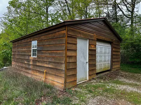 Exterior - 185 Sugar Hl, Mountain View, AR 72560 photo 14 of 16