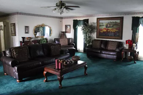Living - 2713 E 10th Ave, Pine Bluff, AR 71601 photo 1 of 2