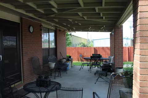 Exterior - 2713 E 10th Ave, Pine Bluff, AR 71601 photo 4 of 6