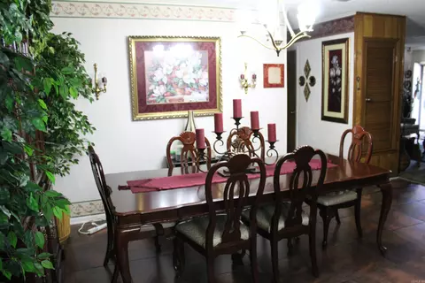 Dining - 2713 E 10th Ave, Pine Bluff, AR 71601 photo 1 of 1