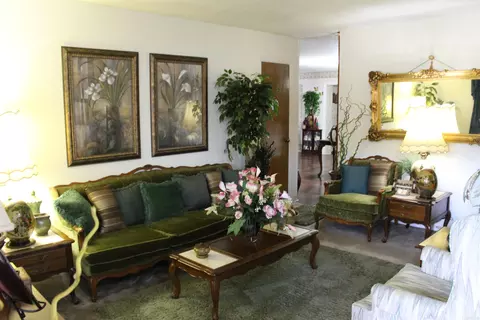 Living - 2713 E 10th Ave, Pine Bluff, AR 71601 photo 2 of 2