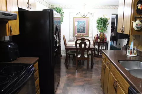 Kitchen - 2713 E 10th Ave, Pine Bluff, AR 71601 photo 2 of 2