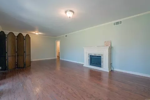 Living - 1400 W 33rd St, Pine Bluff, AR 71603 photo 3 of 5