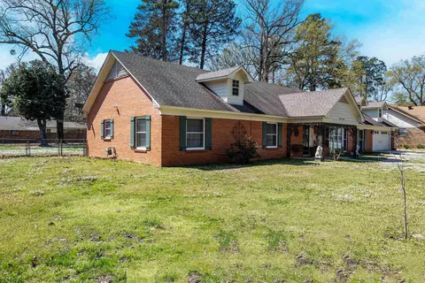Exterior - 1400 W 33rd St, Pine Bluff, AR 71603 photo 3 of 8