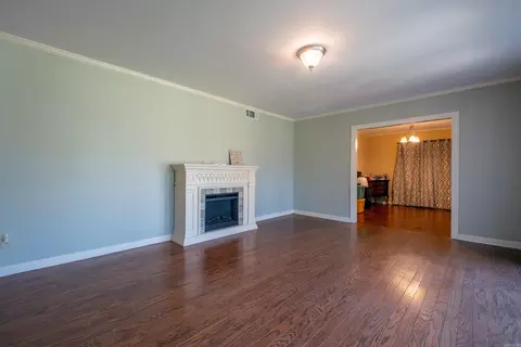 Living - 1400 W 33rd St, Pine Bluff, AR 71603 photo 2 of 5