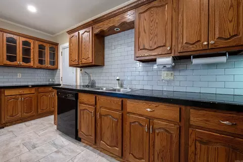 Kitchen - 1400 W 33rd St, Pine Bluff, AR 71603 photo 4 of 4