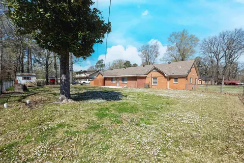Exterior - 1400 W 33rd St, Pine Bluff, AR 71603 photo 5 of 8