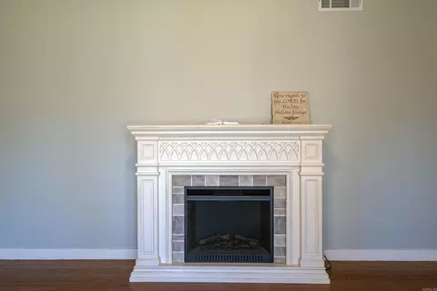 Living - 1400 W 33rd St, Pine Bluff, AR 71603 photo 5 of 5